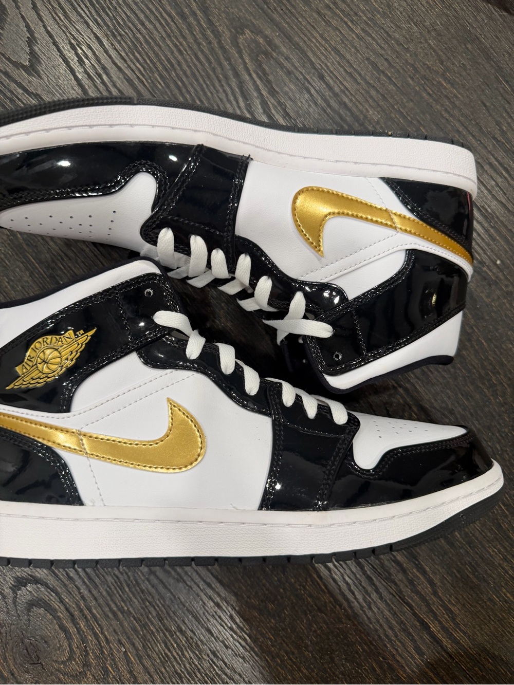 Nike Air Jordan 1 Mid Patent Black White Gold men’s size 10.5